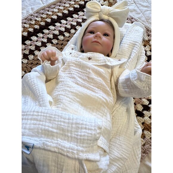 G. Hegler Lifelike Newborn Baby Doll Reborn Baby style Outfit Blanket imaginary - Picture 6 of 16